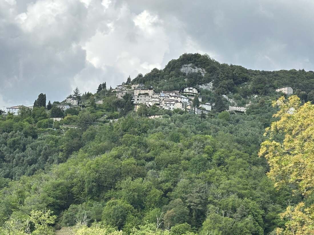 Houses of Metato among the hills